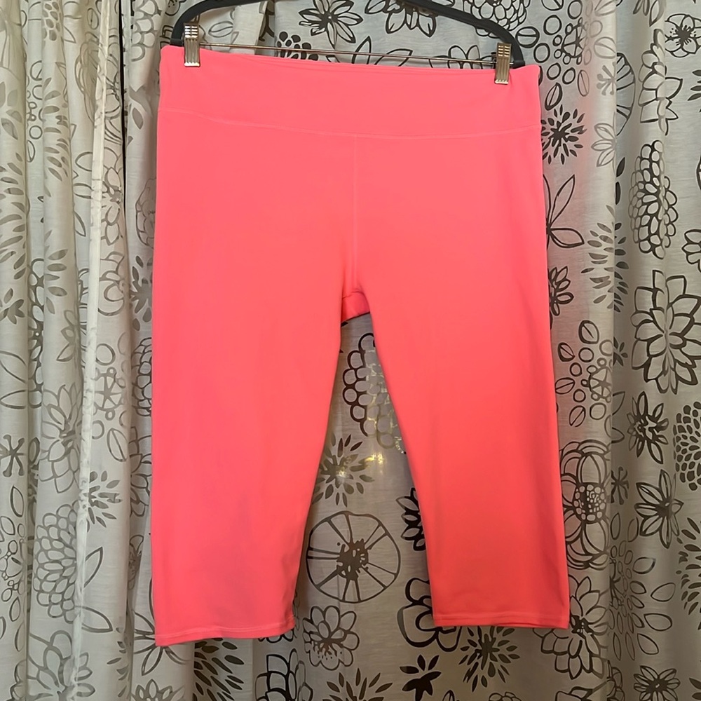 NWOT Fabletics Capris, XXL